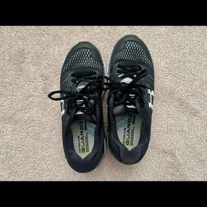 Under Armour HOVR Guardians size 6.5